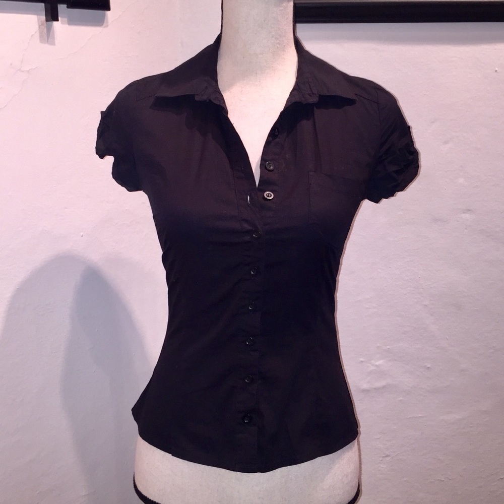 H&M black button down top